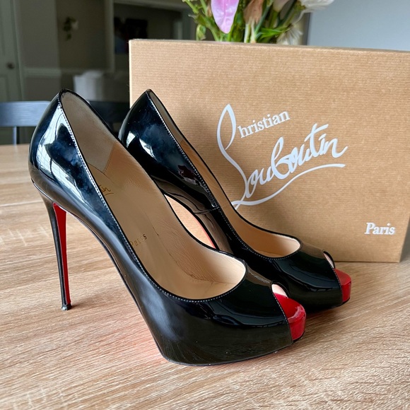 Christian Louboutin
Very Privé 120 Peep-Toe Patent Leather Pumps Size 7 - Picture 9 of 16